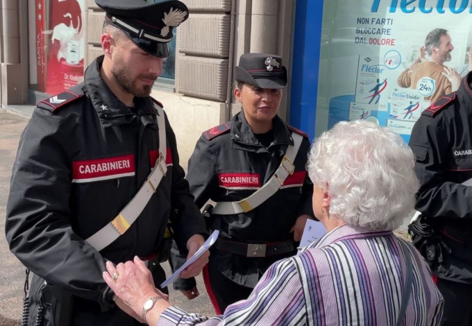 Si fingono Carabinieri per truffare un’anziana, arrestate dai Militari veri