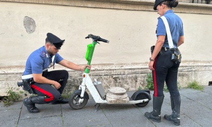 Sorpreso a trasportare una base di colonna di marmo antica, denunciato turista tedesco