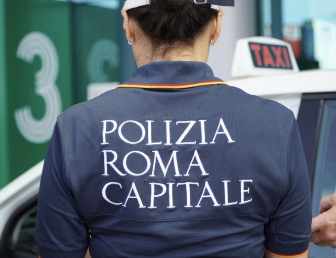 Colosseo, sospese due licenze taxi e fermato abusivo