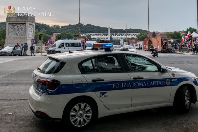 Contromano e con la cocaina in auto, arrestato