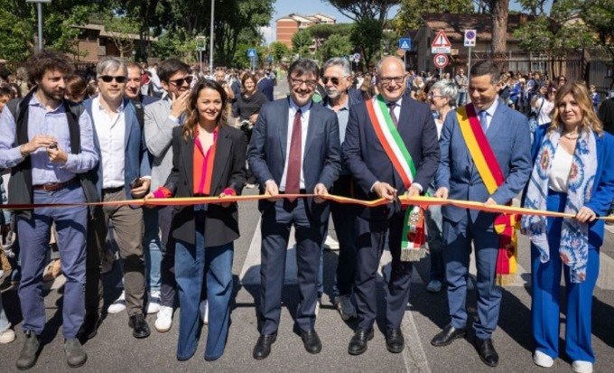 Inaugurata la strada scolastica di via Rugantino