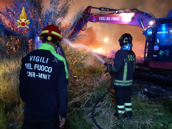 Incendio in un campo rom, nessn ferito