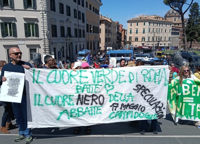 ‘No all’inceneritore e allo Stadio’, protesta in Campidoglio