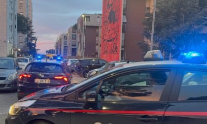 Sbatte la compagna contro un mobile di vetro, arrestato