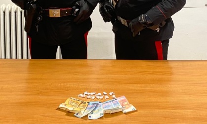 Trovato con dosi di cocaina e crack in auto, arrestato