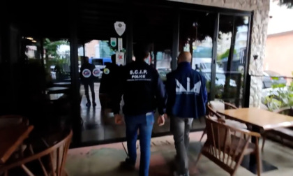 Traffico di armi e droga, 24 arresti