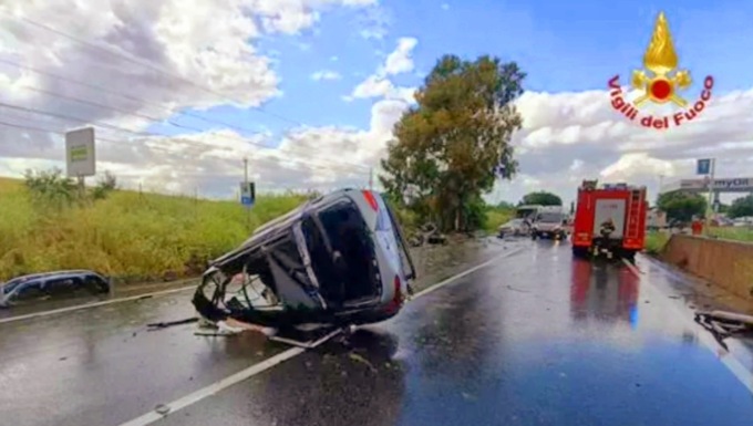 Scontro mortale sull’Ardeatina, una vittima e quattro feriti