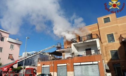 Incendio in un appartamento, donna salvata dai Vigili del Fuoco