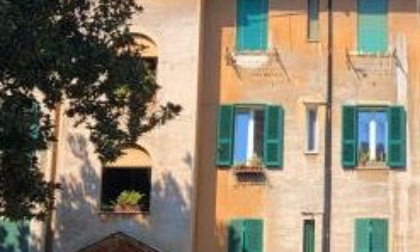 Precipita dalla finestra e muore mentre monta una zanzariera