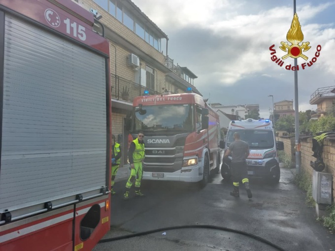 Incendio in un magazzino
