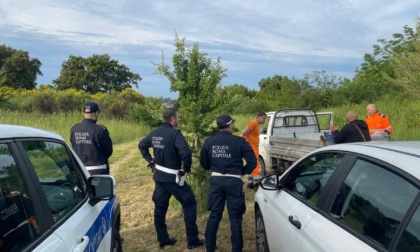 Rimosso un insediamento abusivo accanto a un parco giochi