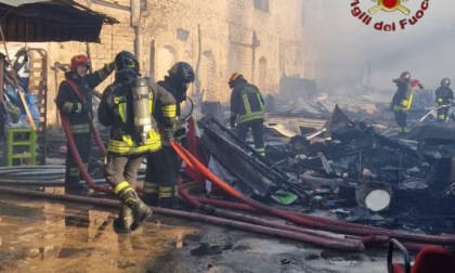Incendio all'ex Mira Lanza