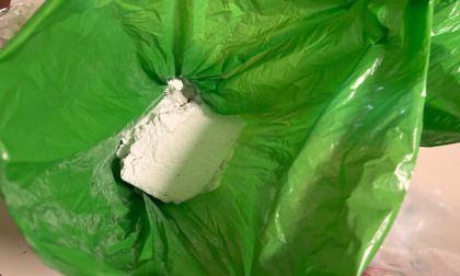 Periferie, sequestrati armi e droga. Due arresti