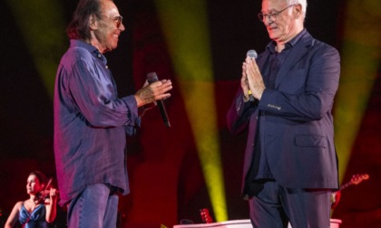 Claudio Ranieri sorprende il pubblico, sul palco con Venditti alle Terme di Caracalla