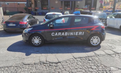 Aggredito con calci e pugni, sei arresti ed una denuncia