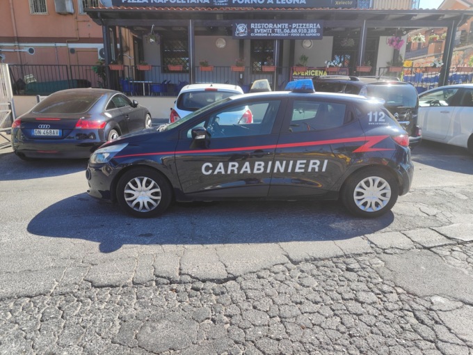 Aggredito con calci e pugni, sei arresti ed una denuncia