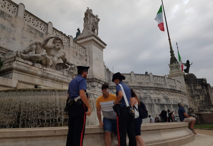 Pellegrini e turisti nel mirino dei borseggiatori