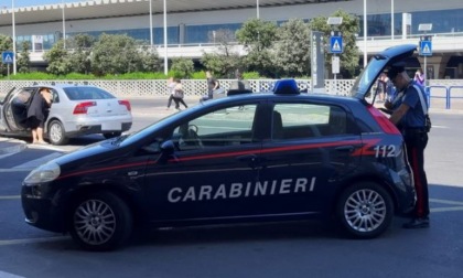 Controlli in aeroporto, multati 5 Ncc ed un tassista abusivo
