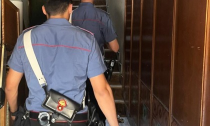 Ladri in fuga rischiano il linciaggio dei residenti