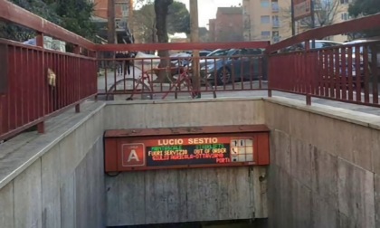 19enne accoltellato alla fermata della metro, è grave