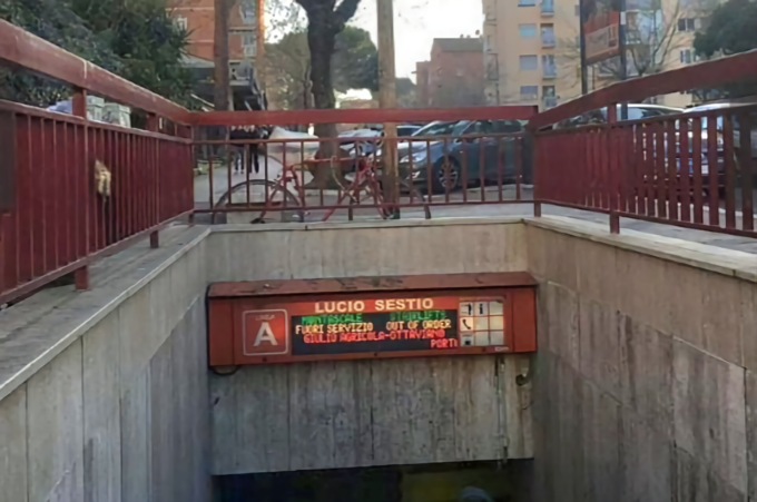 19enne accoltellato alla fermata della metro, è grave. Ad agire piu’ giovani