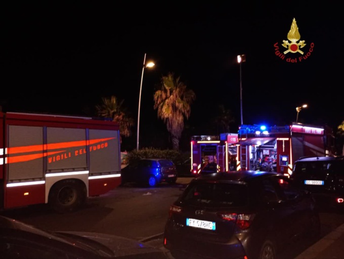 Incendio al Faber Village di Ostia, fermato un uomo