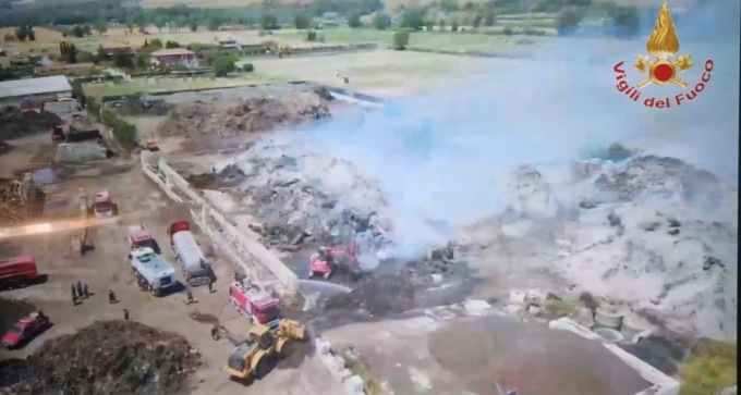 Incendio a Valle Galeria, fiamme in un impianto di compostaggio