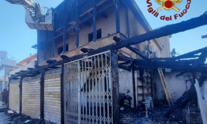Incendio distrugge lo storico negozio Vento d'Oriente