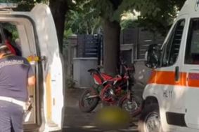 Con la moto contro un albero, muore un 15enne
