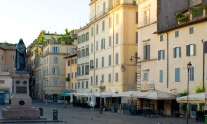 Danneggia un nasone a Campo de’ Fiori, arrestato