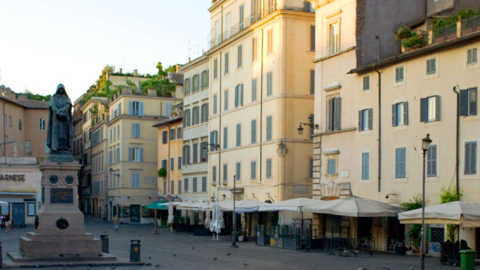 Danneggia un nasone a Campo de’ Fiori, arrestato