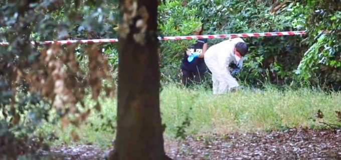 Anastasia forse soffocata, si cercando le impronte sul telo