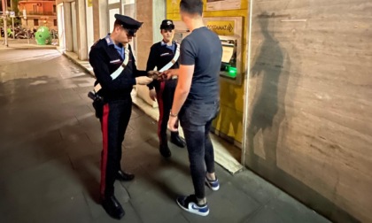 Preleva contanti con carta intestata a terzi, arrestato 36enne a Piazza Bologna