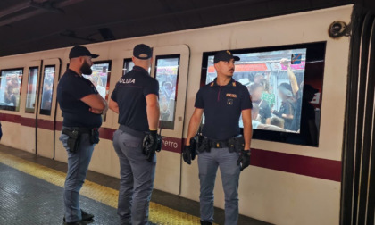 Borseggi in metro, arrestate due “talpe” dalla polizia