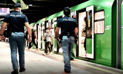 Accoltella il cognato in metro per 50 euro, arrestato