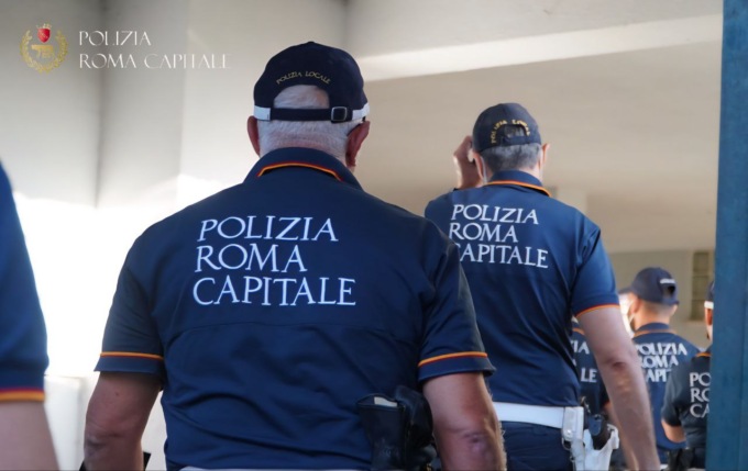 Liberati tre appartamenti occupati abusivamente a Tor Bella Monaca