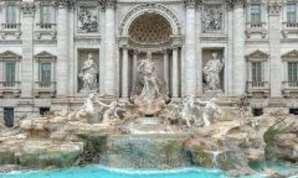 Intervento di manutenzione della Fontana di Trevi