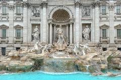 Intervento di manutenzione della Fontana di Trevi