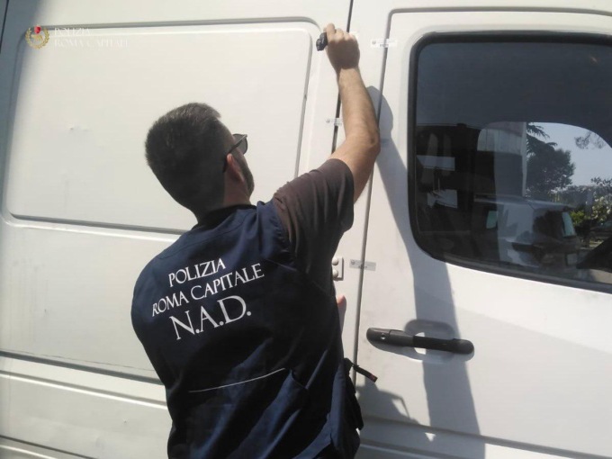 Furgone con rifiuti pericolosi, due denunciati e sanzioni per oltre 45mila euro