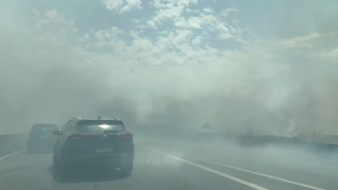 Incendio sulla Pontina, traffico deviato