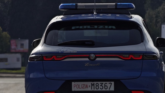 Tenta per due volte una rapina a mano armata, fermato dalla Polizia