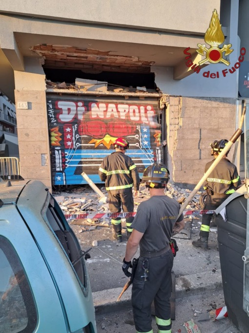 Bomba contro la palestra di boxe ad Ostia