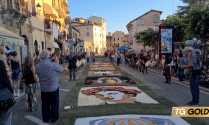 Tutto pronto per l'infiorata del Sacro Cuore