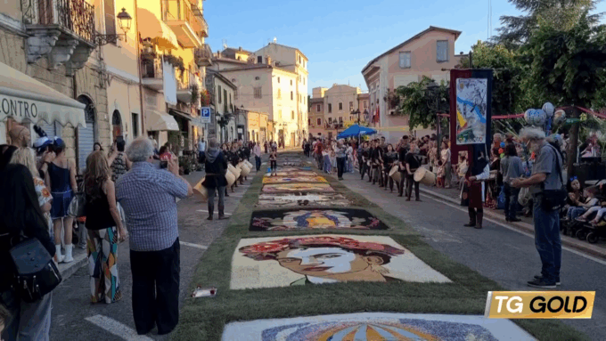 Tutto pronto per l’infiorata del Sacro Cuore