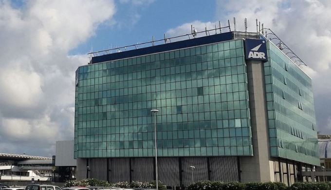 Tragedia all’aeroporto, un operaio muore dopo una caduta dal tetto