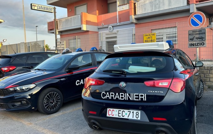 Picchia la compagna con il figlio disabile e cerca di ucciderla, arrestato