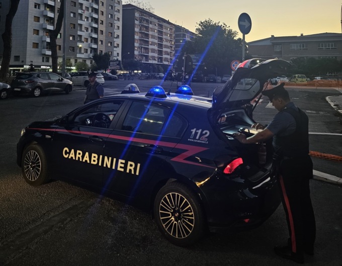 Maxi rissa in via Casilina, ferito un vigilante