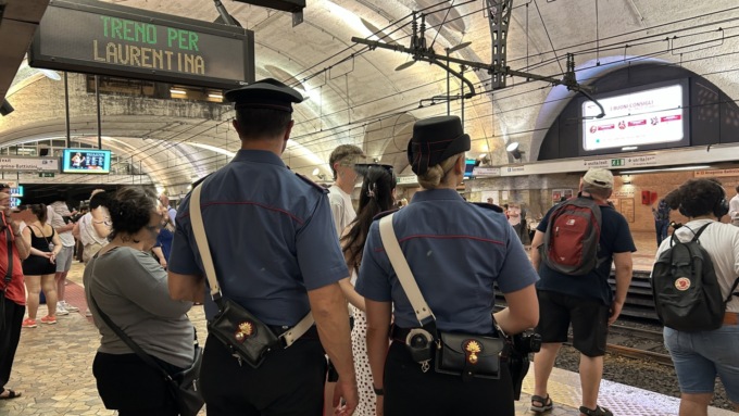 Borseggi, 8 persone arrestate dai carabinieri