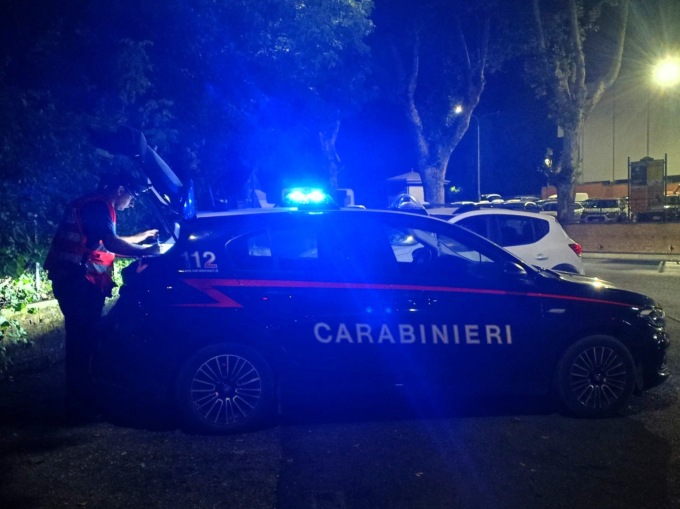 Esplode bomba carta in via Gramsci
