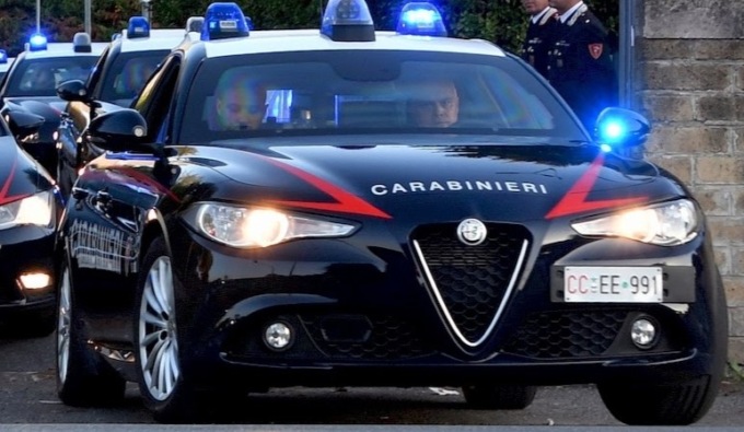 In fuga dai carabinieri nel quartiere Ardeatino